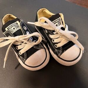 Kids converse size 4